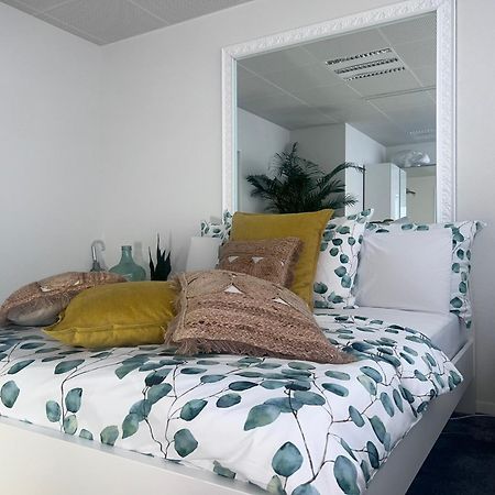 רולה Business Sleeping Place מראה חיצוני תמונה